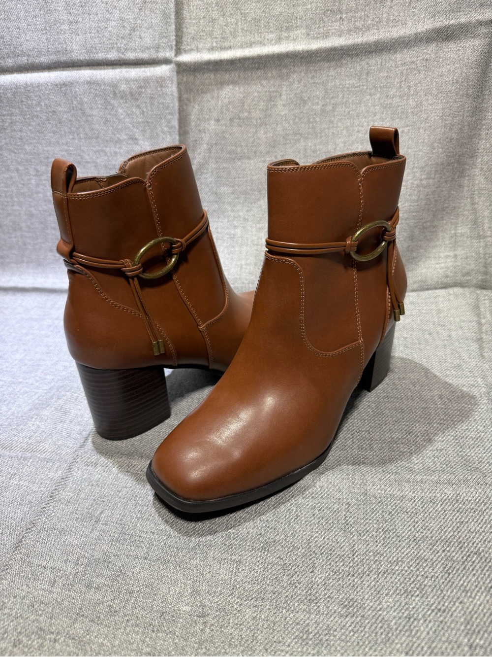 Womens Size 9 Brown Ankle Booties Block Heel Side Zip Casual Dress Boots